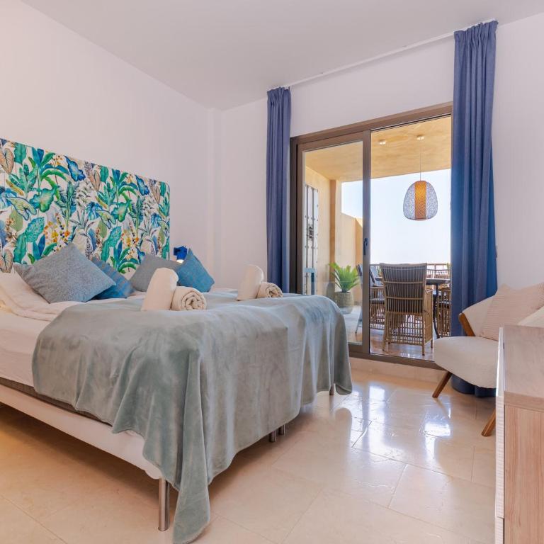 Benahavís Abode with Panoramic Views - Three-Bedroom Apartment - 5