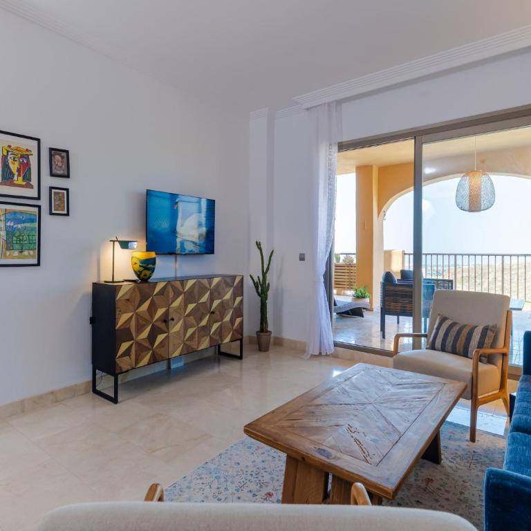 Benahavís Abode with Panoramic Views - Three-Bedroom Apartment - 10