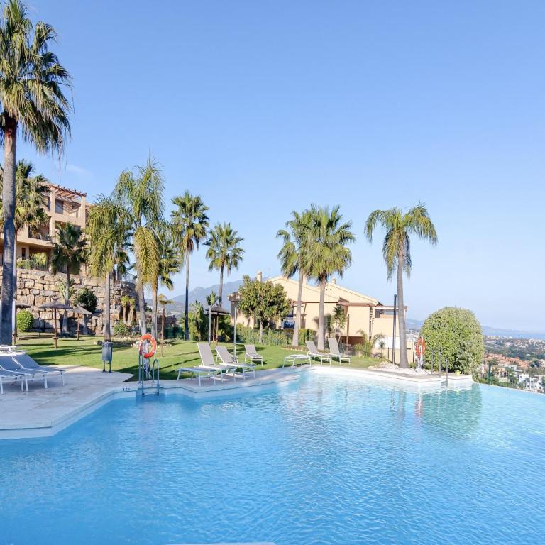 Benahavís Abode with Panoramic Views - Three-Bedroom Apartment - 9