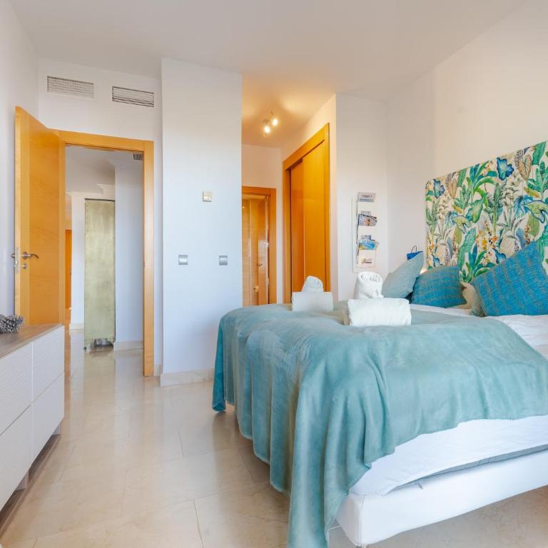 Benahavís Abode with Panoramic Views - Three-Bedroom Apartment - 17