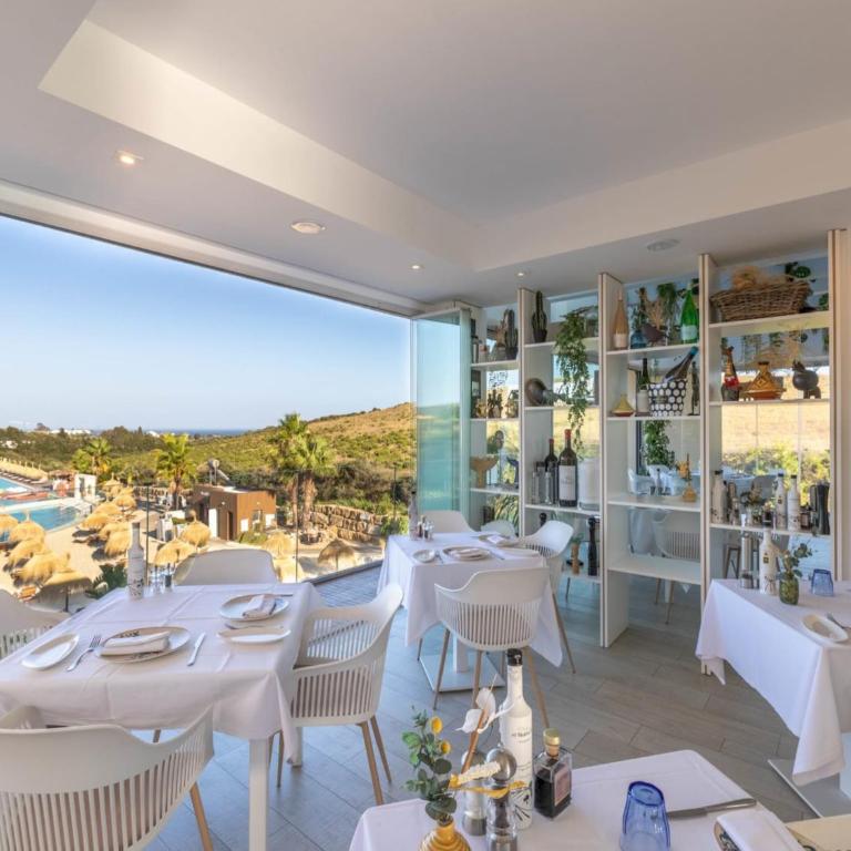 Alcazaba Lagoon Retreat for 4 - Two-Bedroom Apartment - 9