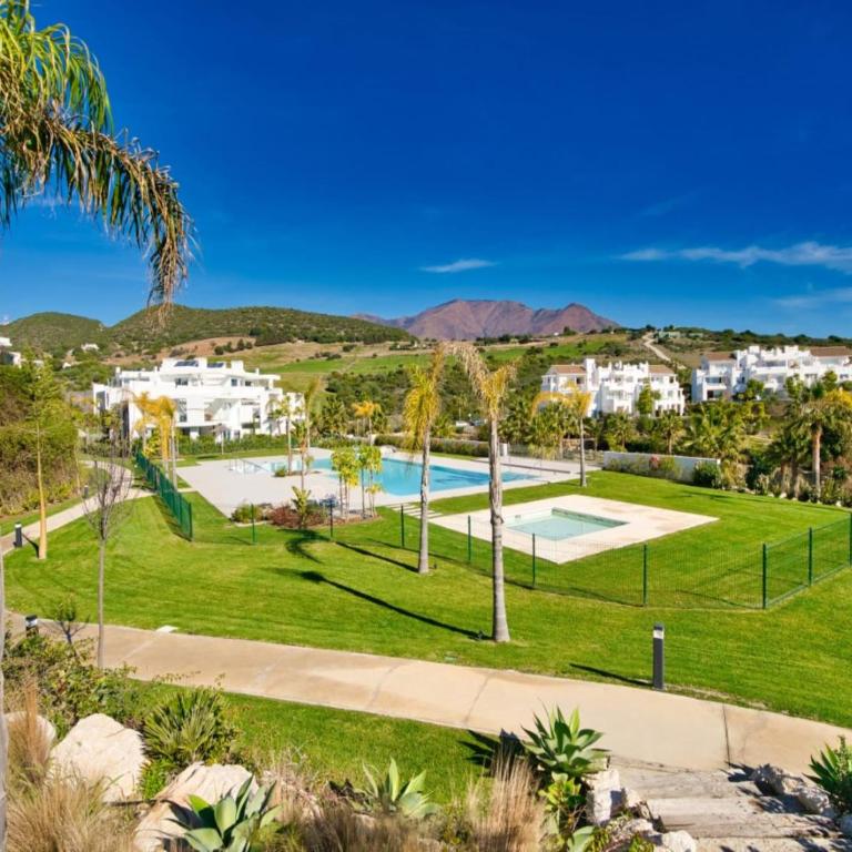 4-Guest Stylish Lagoon Apartment - Two-Bedroom Apartment - 14