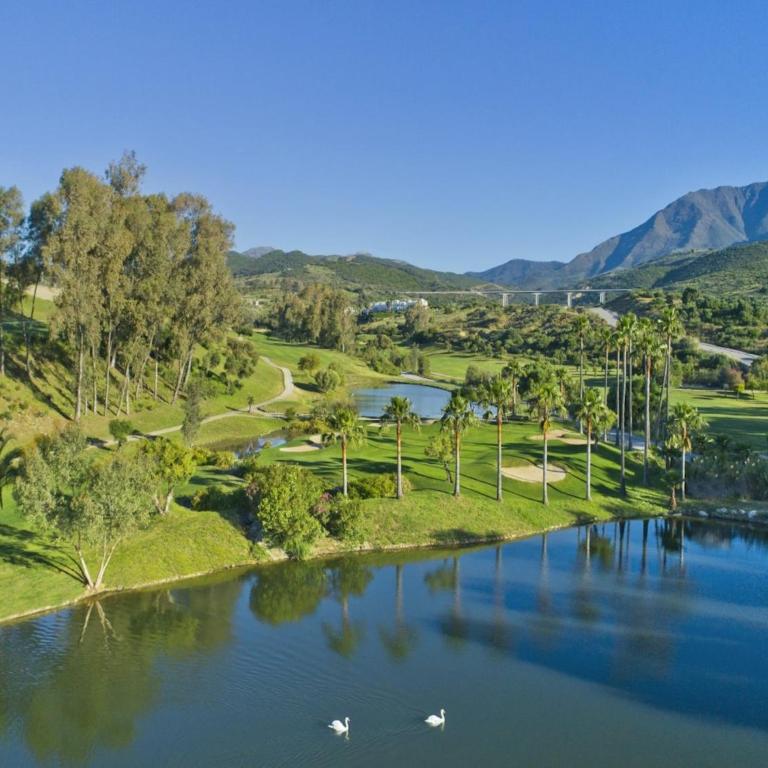 Charming 2-Bedroom Lagoon Apartment - Two-Bedroom Apartment - 25