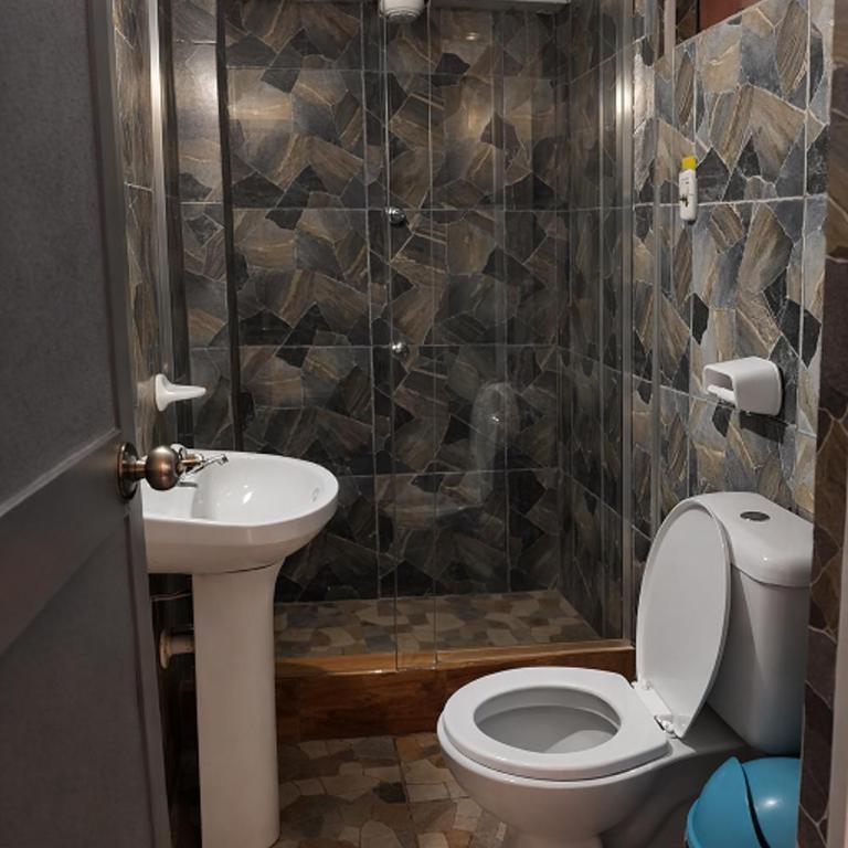 Hospedaje Tikari - Family Room with Private Bathroom - 9