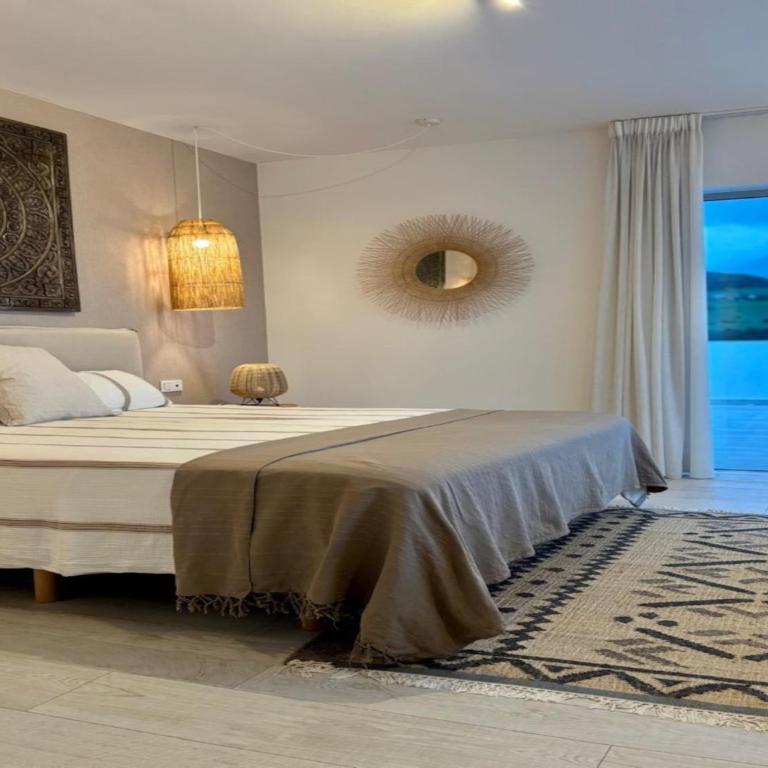 Penthouse with Lagoon Views for 6 - Three-Bedroom Apartment - 17