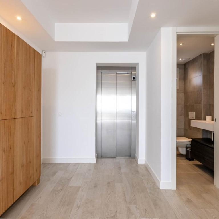 Penthouse with Lagoon Views for 6 - Three-Bedroom Apartment - 8
