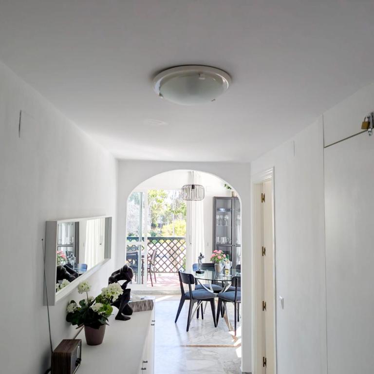 Puerto Banus! Sunny 2 bedroom w/ pool & terrace - Apartamento de 2 dormitorios - 43