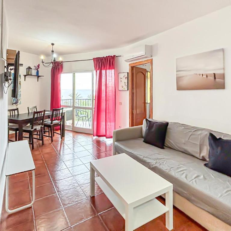 2 Bedroom Nice Apartment In Fuengirola - Apartamento de 2 dormitorios - 8