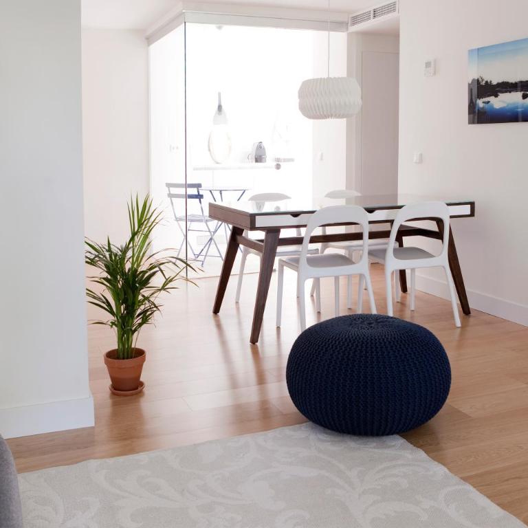 60 Balconies Art - One-Bedroom Apartment - 6