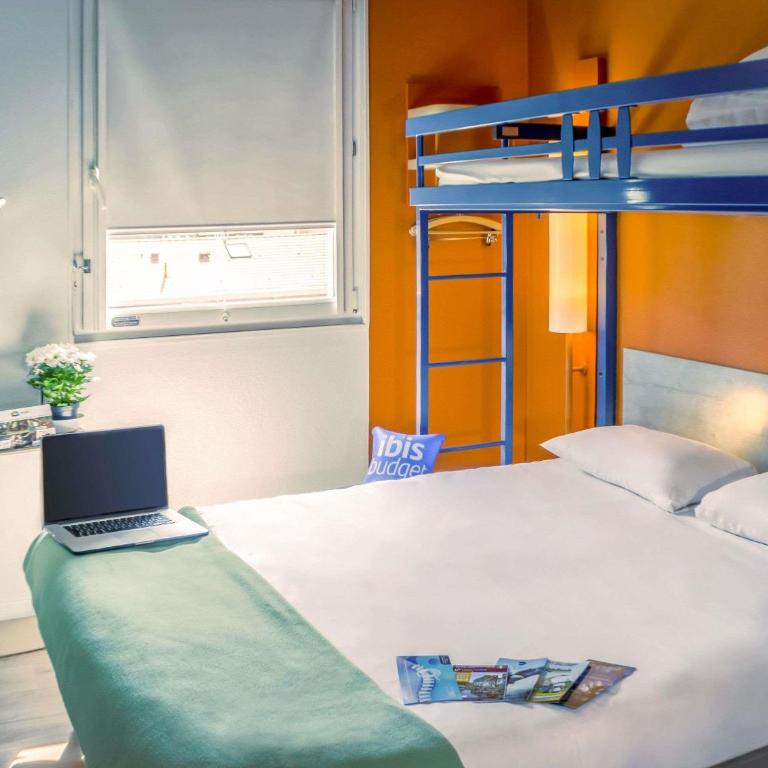 ibis Budget Colmar Centre Gare - Chambre Triple avec 1 Lit Double et 1 Lit Superposé - 2