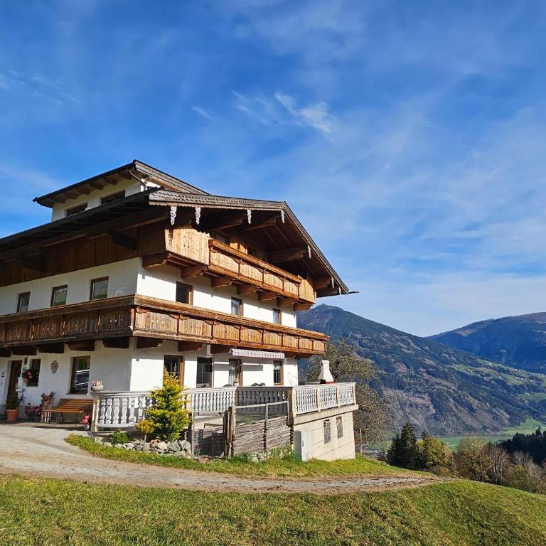 Apartment in Zillertal near Ski Slopes - Apartment mit 3 Schlafzimmern - 1