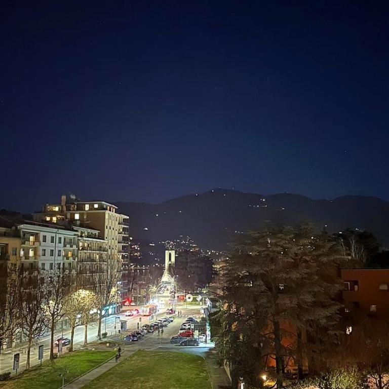 Luxury apartment with view (1min from lake/center) - Appartamento con 2 Camere da Letto - 21