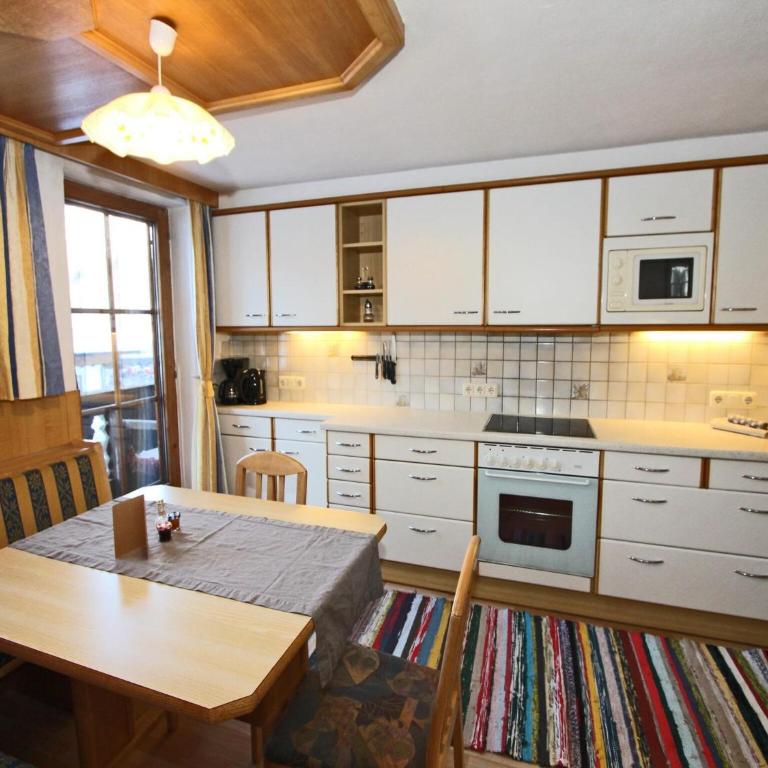 Spacious Holiday Home near Ski Area in Kaltenbach - Three-Bedroom Apartment - 7