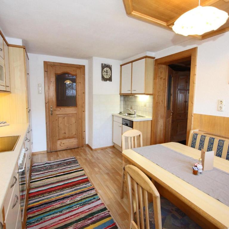 Spacious Holiday Home near Ski Area in Kaltenbach - Three-Bedroom Apartment - 8