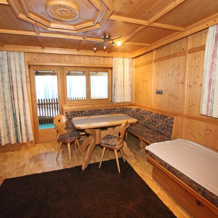Spacious Holiday Home near Ski Area in Kaltenbach - Three-Bedroom Apartment - 9
