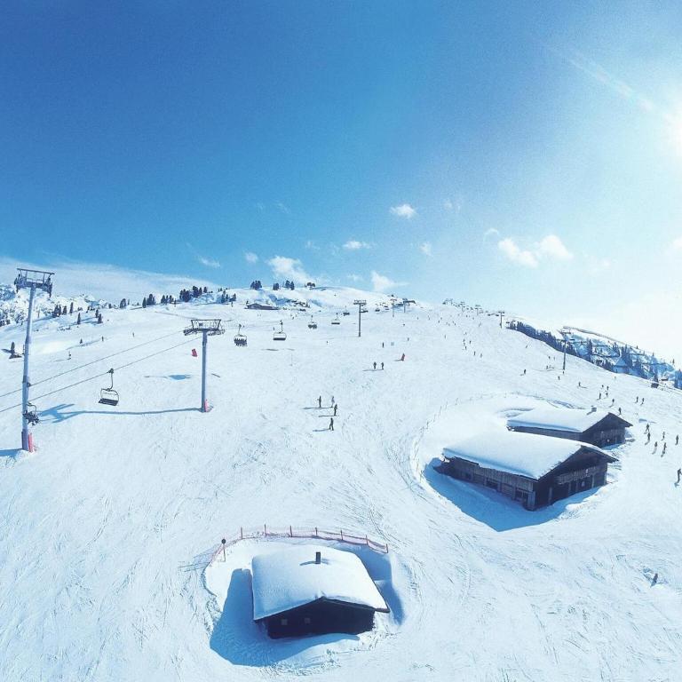 Spacious Holiday Home near Ski Area in Kaltenbach - Three-Bedroom Apartment - 10