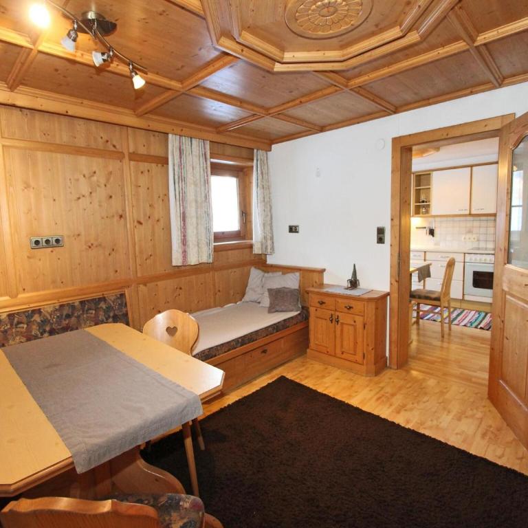Spacious Holiday Home near Ski Area in Kaltenbach - Three-Bedroom Apartment - 12