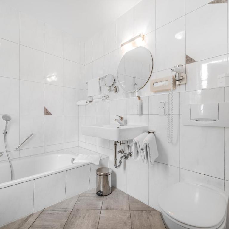 Das Grüne Hotel zur Post - 100 % BIO - Economy Dreibettzimmer – Straßenseite - 5