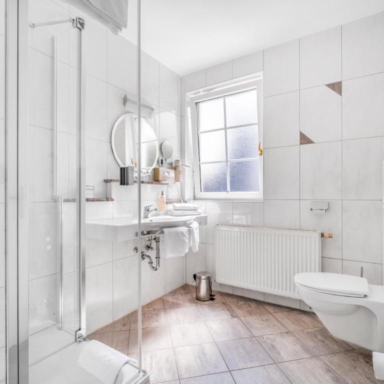 Das Grüne Hotel zur Post - 100 % BIO - Economy Dreibettzimmer – Straßenseite - 12