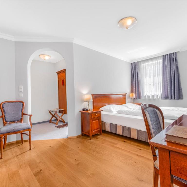 Das Grüne Hotel zur Post - 100 % BIO - Economy Dreibettzimmer – Straßenseite - 9