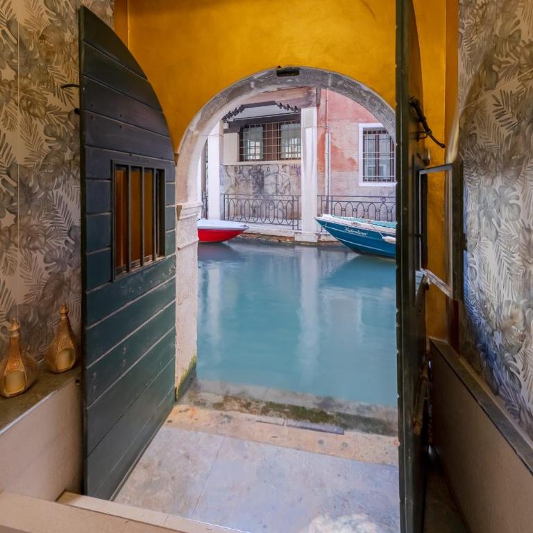 Golden Water Door 5min SanMarco 5min Rialto - One-Bedroom Apartment - 1