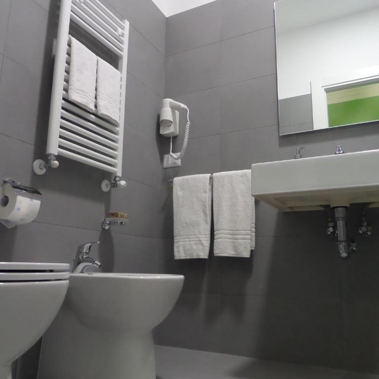 325 Rooms ai Fori - Triple Room with Balcony - 10