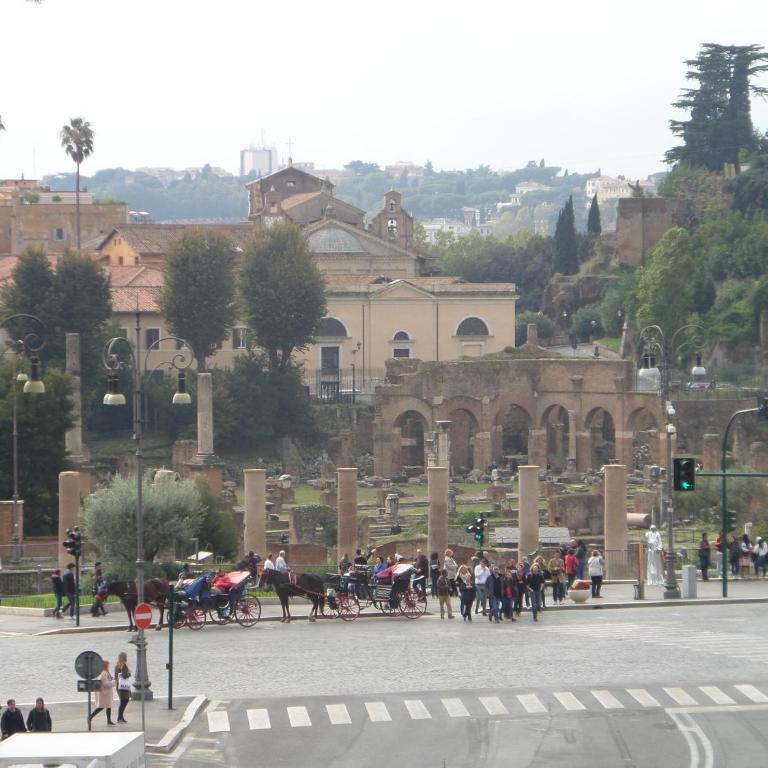 325 Rooms ai Fori - Triple Room with Balcony - 13