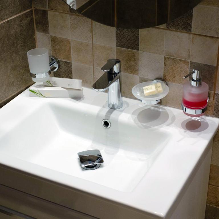 Rustico apartments - Deluks Dvokrevetna Soba sa Bračnim Krevetom i Bočnim Pogledom na More - 6