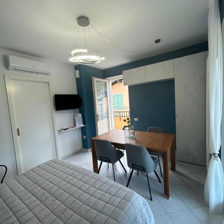 La Verbena a fianco del Vittoriale, vista piscina, 10 minuti a piedi dal lungo lago - Appartamento con 1 Camera da Letto - 31