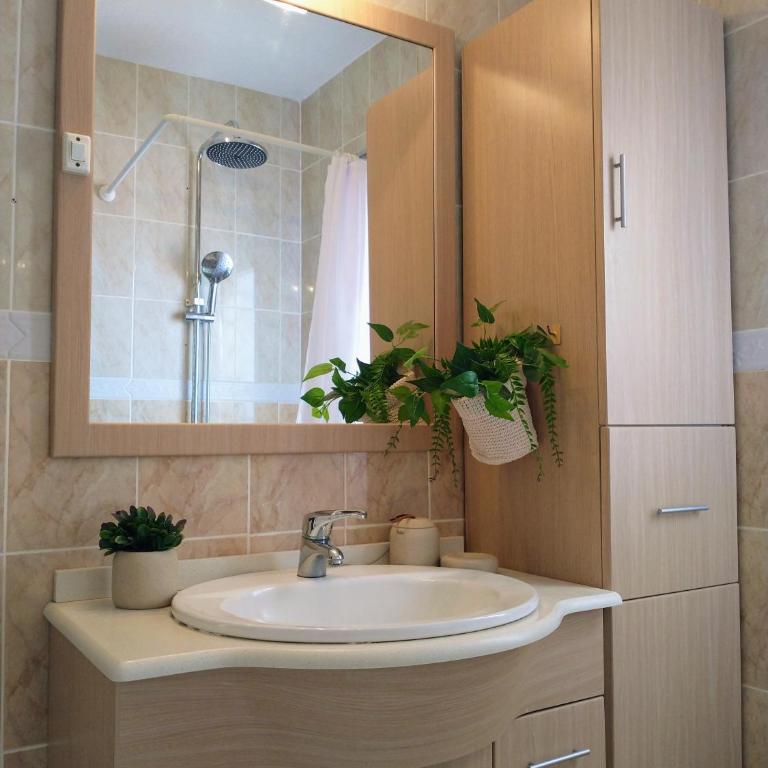 Spectacular Sea Views - Two-Bedroom House - 28