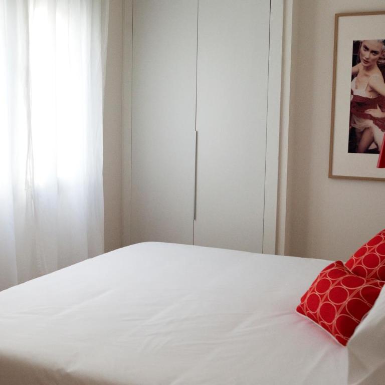 60 Balconies Art - Three-Bedroom Apartment - 22