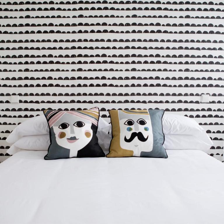 60 Balconies Art - Three-Bedroom Apartment - 1