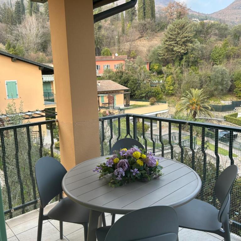 La Verbena a fianco del Vittoriale, vista piscina, 10 minuti a piedi dal lungo lago - Appartamento con 1 Camera da Letto - 18