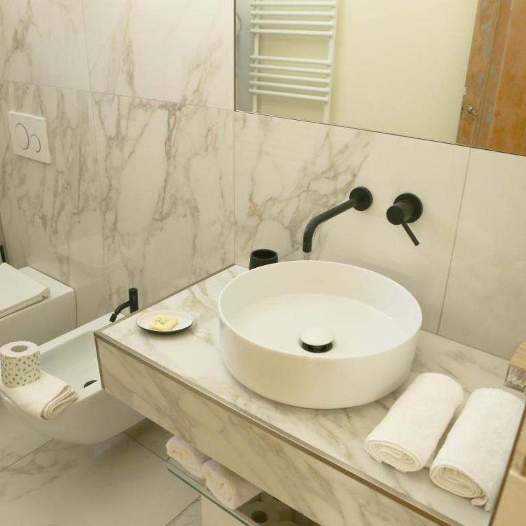 Luxury Apartment in Palazzo Spada - Appartamento con 2 Camere da Letto e Balcone - 12