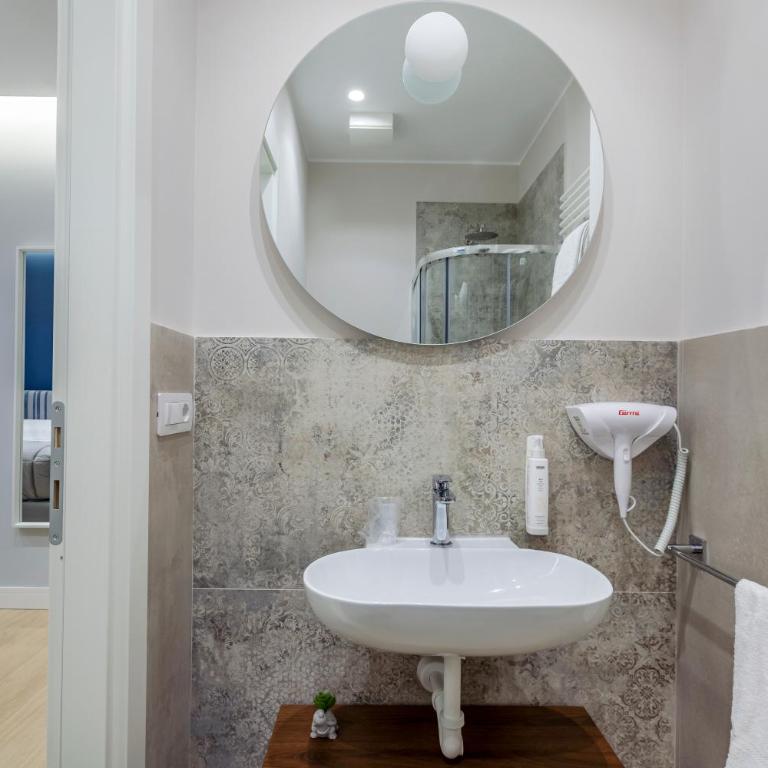 Domus Carducci 13 - Camera Matrimoniale con Bagno Privato - 4