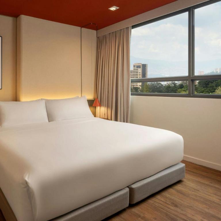 Loma, Medellin, a Tribute Portfolio Hotel - Junior King Suite with Mountain View - 8