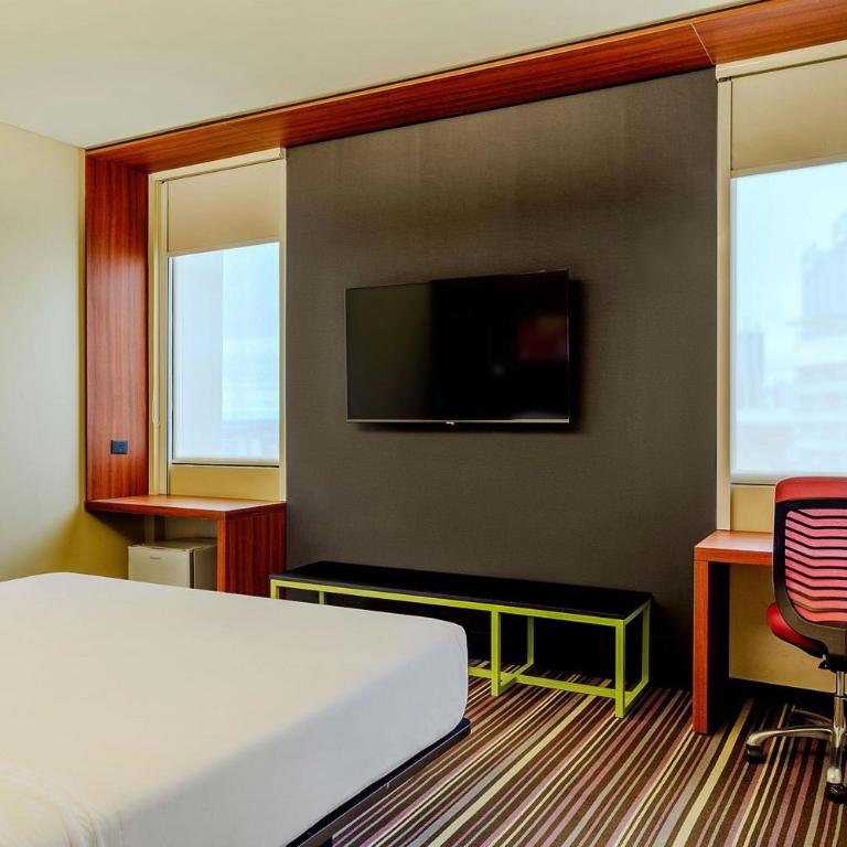 Aloft Asuncion - ALOFT, Guest room, 1 King, City view - 1