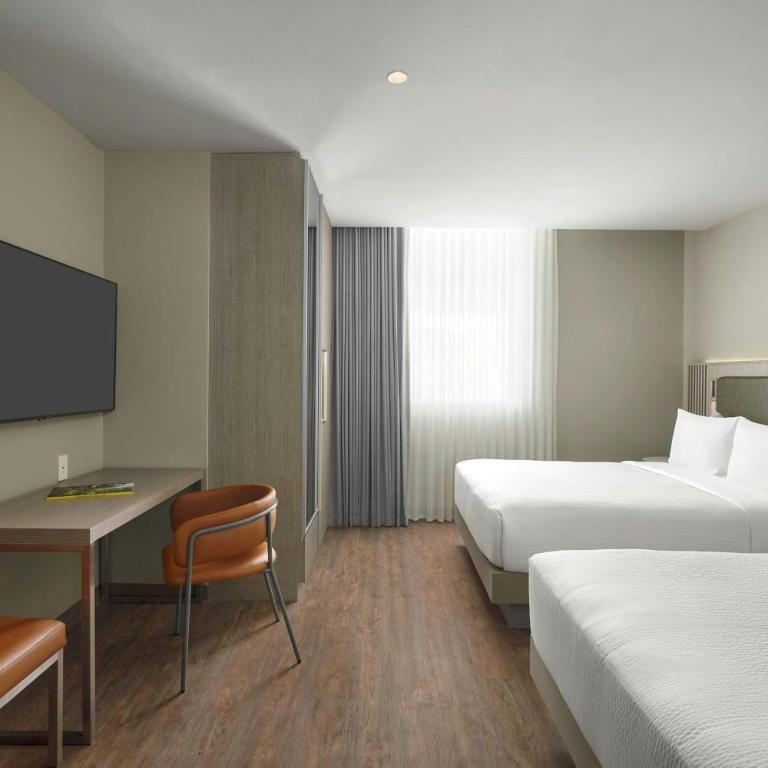 Courtyard by Marriott Quito Airport - Standard Queen Room with Two Queen Beds - 8