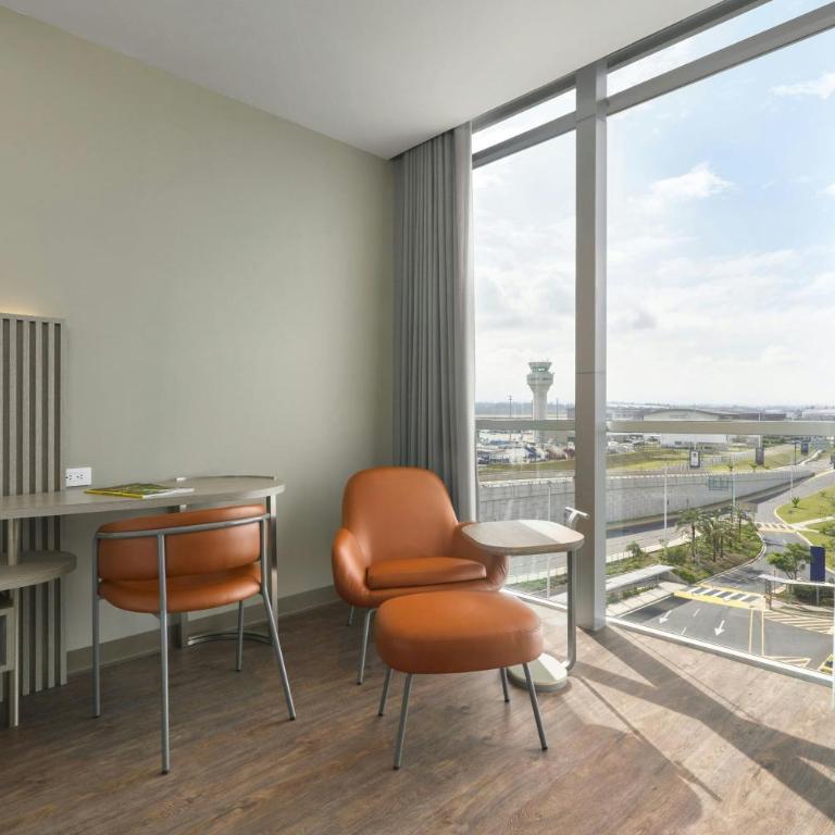 Courtyard by Marriott Quito Airport - Executive King Room - 7
