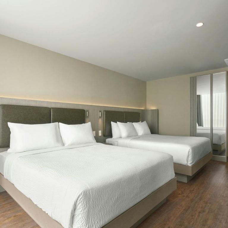 Courtyard by Marriott Quito Airport - Standard Queen Room with Two Queen Beds - 10