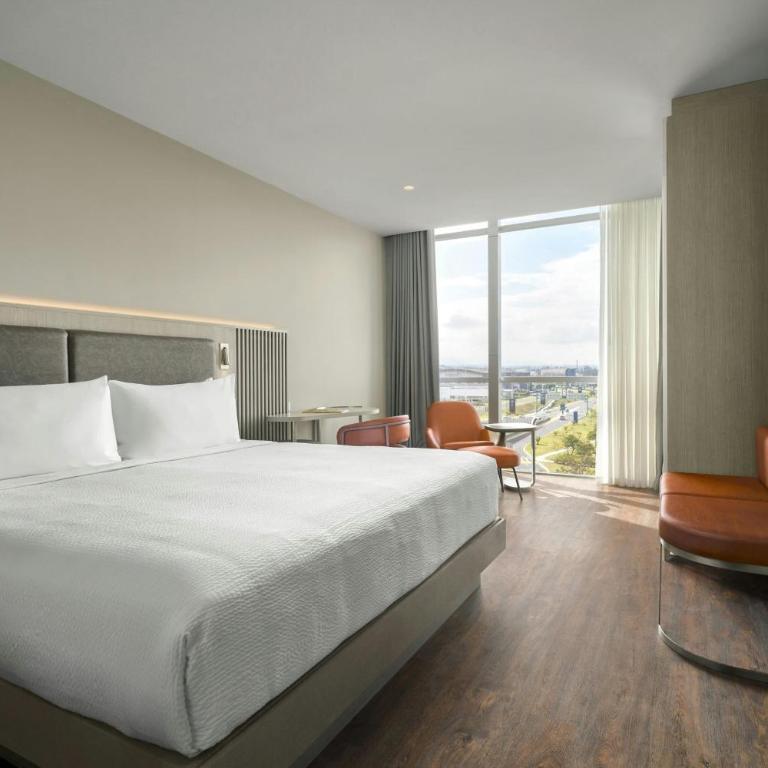 Courtyard by Marriott Quito Airport - Executive King Room - 9