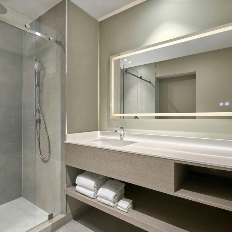 Courtyard by Marriott Quito Airport - Executive King Room - 11