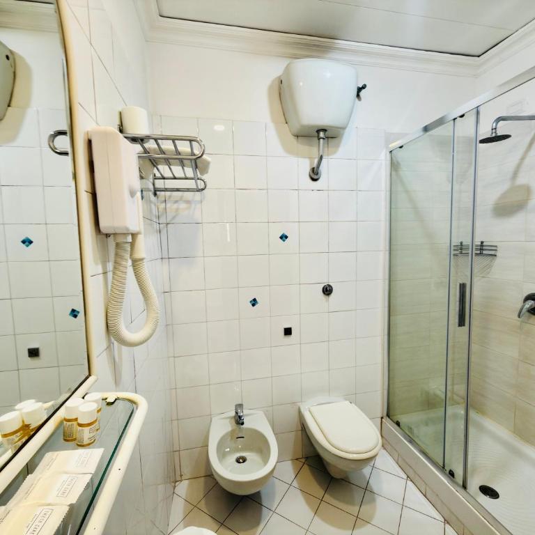 Hotel Oscar Suite - Camera Tripla Comfort - 2