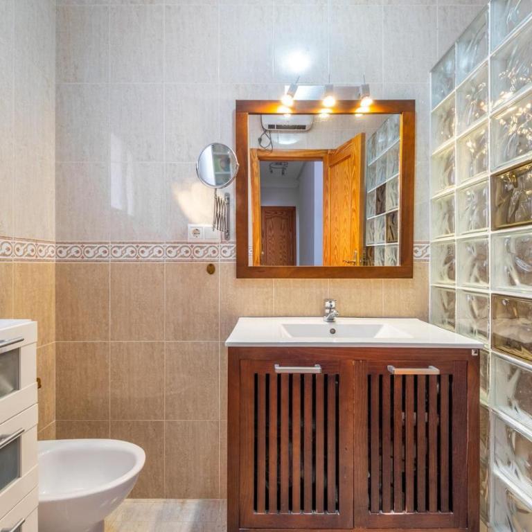 Casa Dario con terraza y barbacoa en Gran Alacant - Three-Bedroom Home - 19