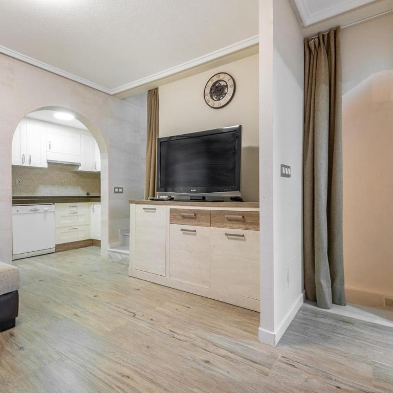 Casa Dario con terraza y barbacoa en Gran Alacant - Three-Bedroom Home - 21