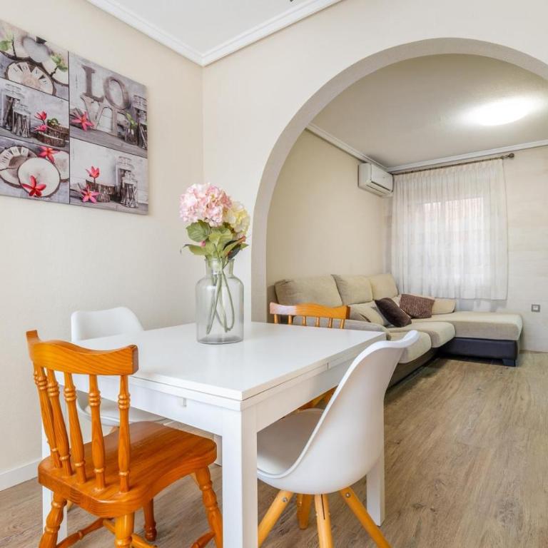 Casa Dario con terraza y barbacoa en Gran Alacant - Three-Bedroom Home - 12
