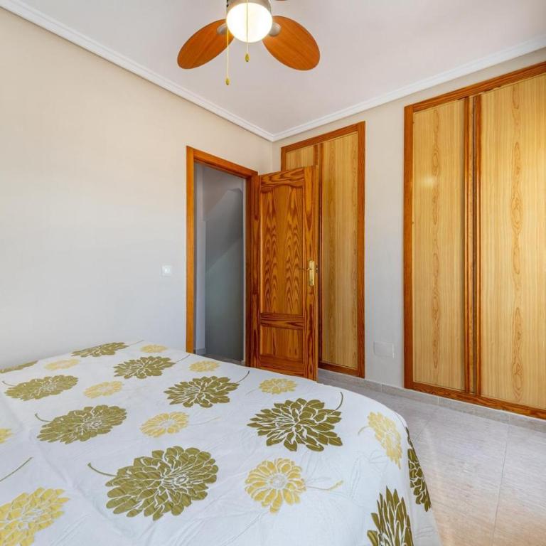 Casa Dario con terraza y barbacoa en Gran Alacant - Three-Bedroom Home - 10
