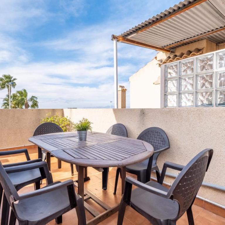 Casa Dario con terraza y barbacoa en Gran Alacant - Three-Bedroom Home - 2