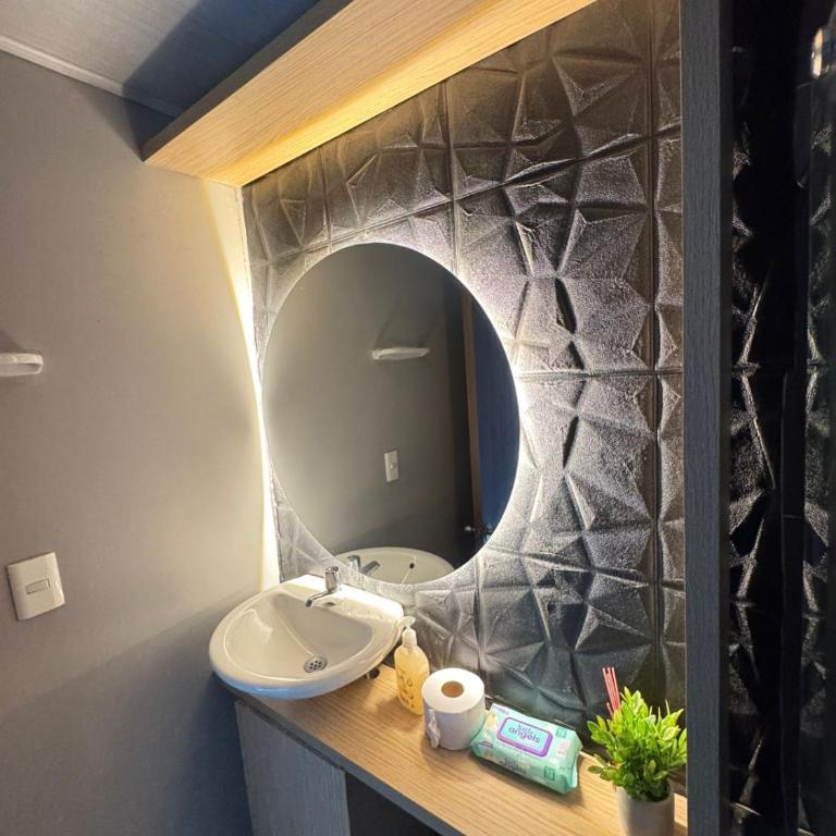 Apartasuite moderno con balcón excelente ubicación - One-Bedroom Apartment - 24