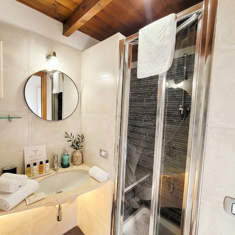 Tatiana - Historic Home with Private Rooftop Terrace - One-Bedroom House - 12